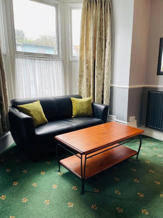 Palm Court B&B Ilfracombe Bagian luar foto