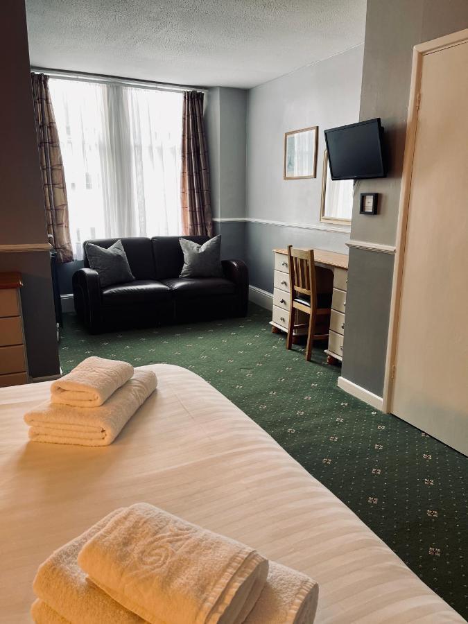 Palm Court B&B Ilfracombe Bagian luar foto