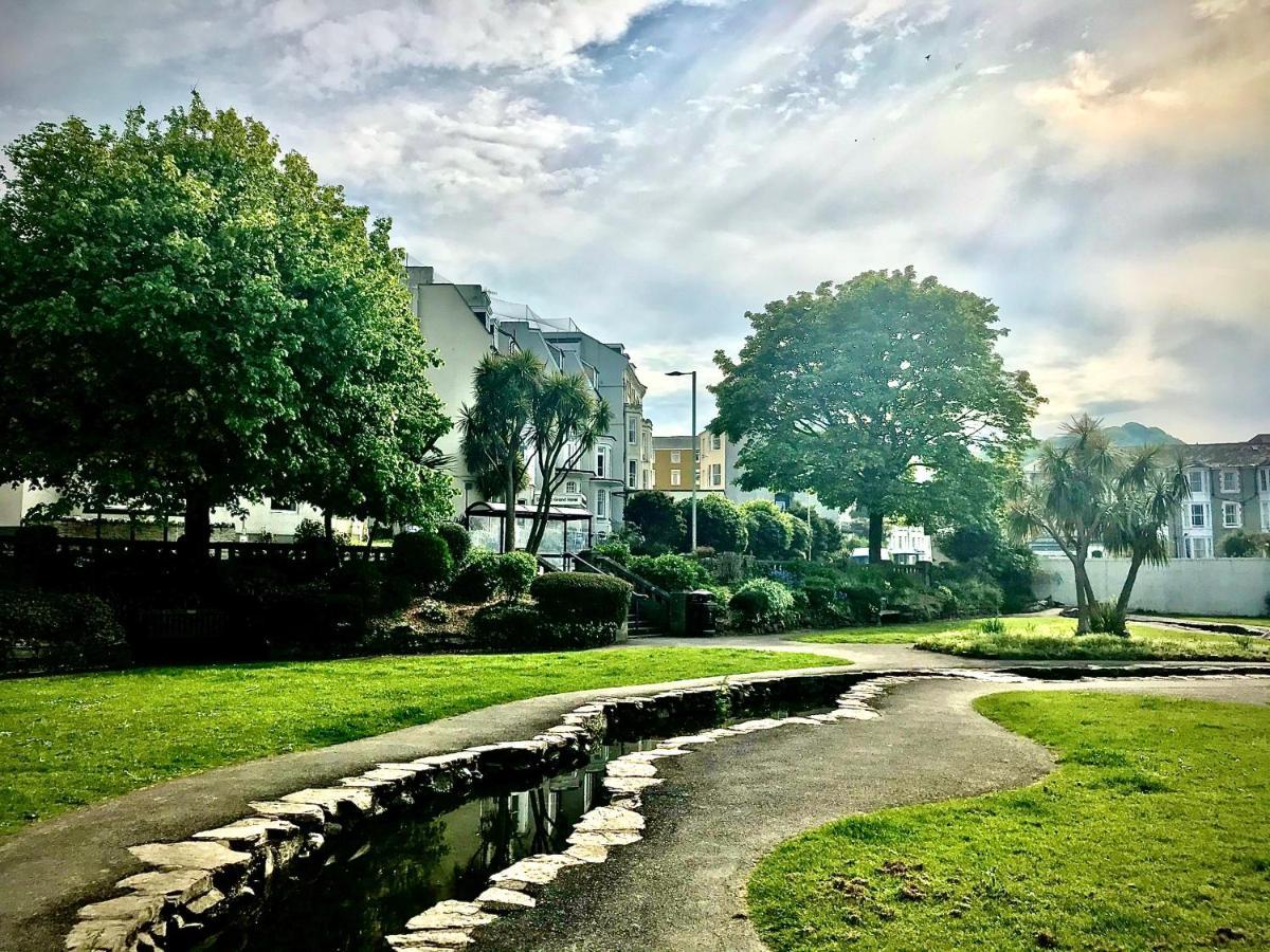 Palm Court B&B Ilfracombe Bagian luar foto